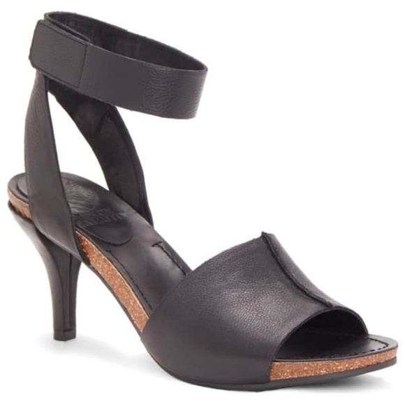 Vince Camuto Shoes - NWT Vince Camuto Ankle Strap Black Heels Sz 9